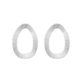 BRINCO OVAL DETALHADO BANHADO A RÓDIO