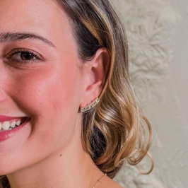 BRINCO QUADRADOS COM ZIRCONIAS - AURA