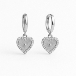 BRINCO ARGOLA DE CORAÇÃO ZIRCONIAS LATERALIZADAS
