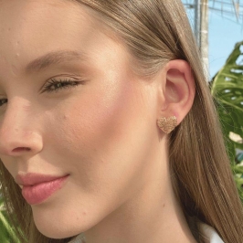 Brinco Coração Esculpido Best Seller Banho Ouro 18k