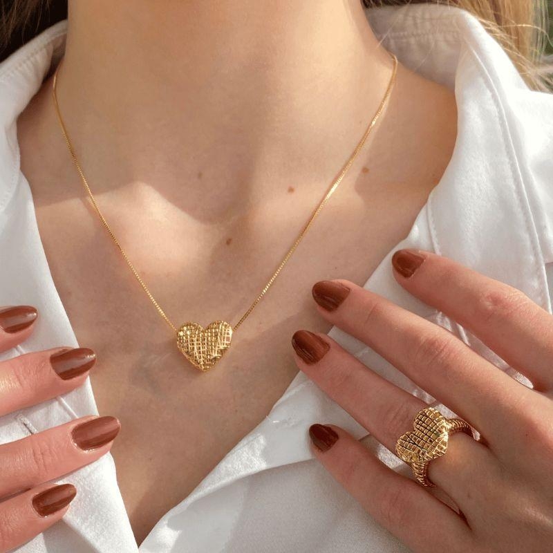 COLAR CORAÇÃO ESCULPIDO - JARDIM SECRETO