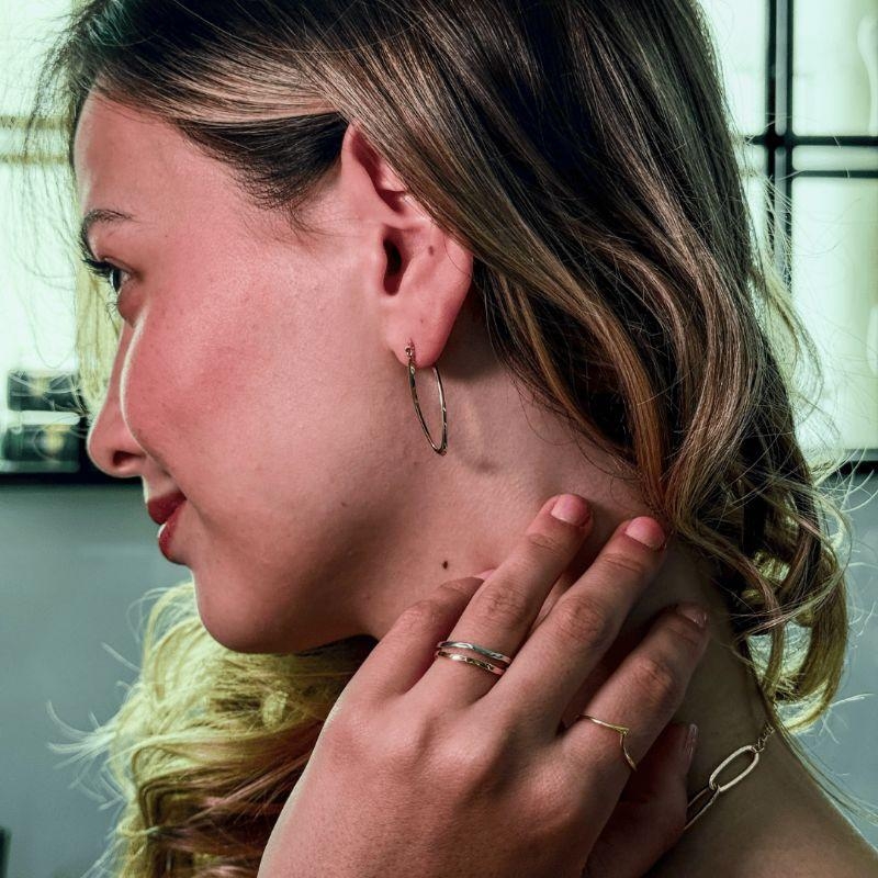 BRINCO GOTA FIO GEOMÉTRICO - AURA