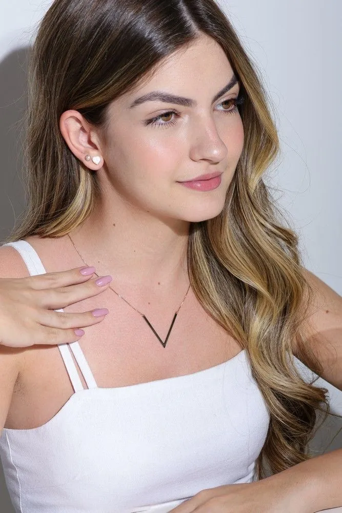 COLAR EM V LISO BANHADO A OURO