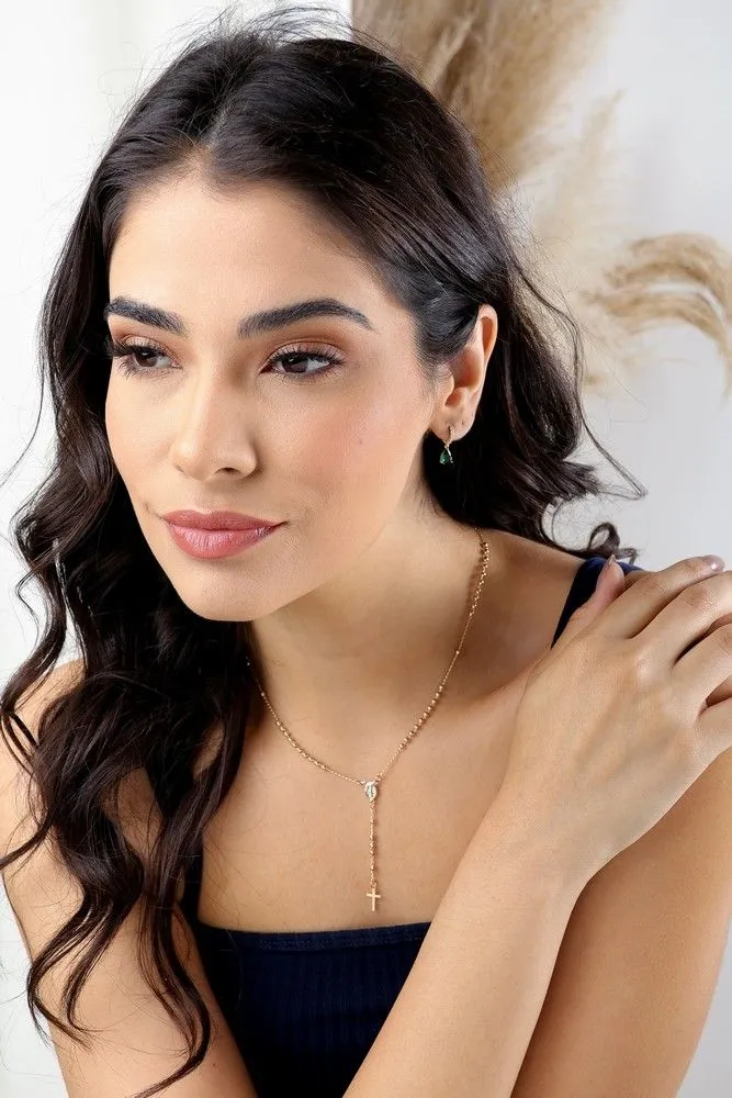 BRINCO CRAVEJADA COM GOTA ESMERALDA BANHADO A OURO