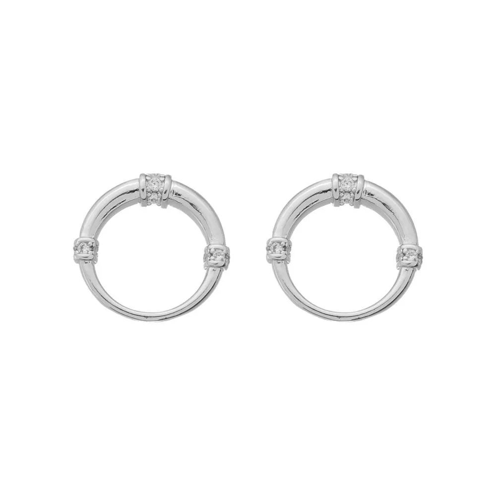 BRINCO CIRCULO CRAVEJADO BANHADO A RÓDIO BRANCO