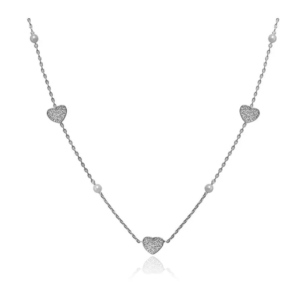 COLAR CHOKER DE CORAÇÕES CRAVEJADOS E PEROLAS BANHADO A RÓDIO BRANCO