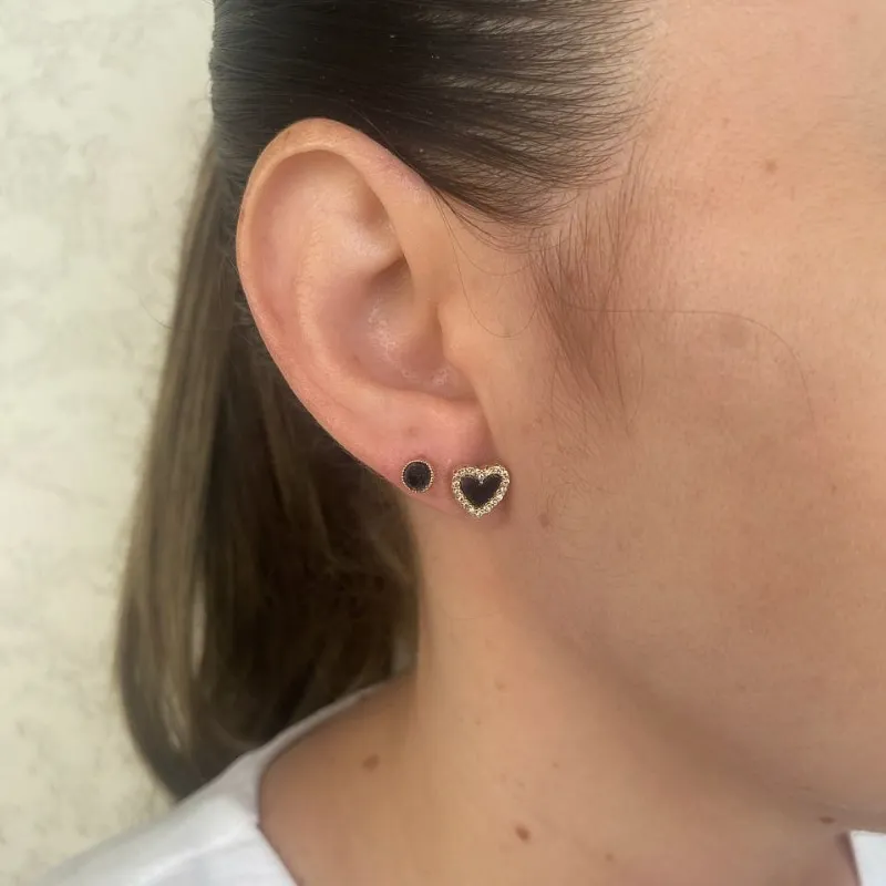 BRINCO CORAÇÃO ONIX  CRAVEJADO