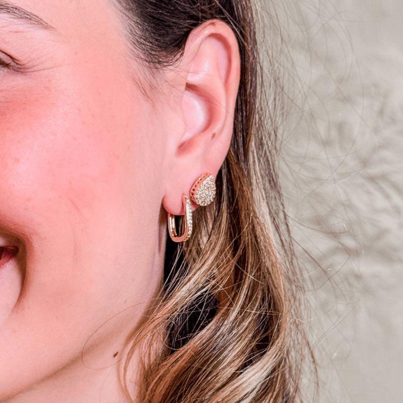 BRINCO ARGOLA FINA MÉDIA CRAVEJADA COM ZIRCONIAS - AURA