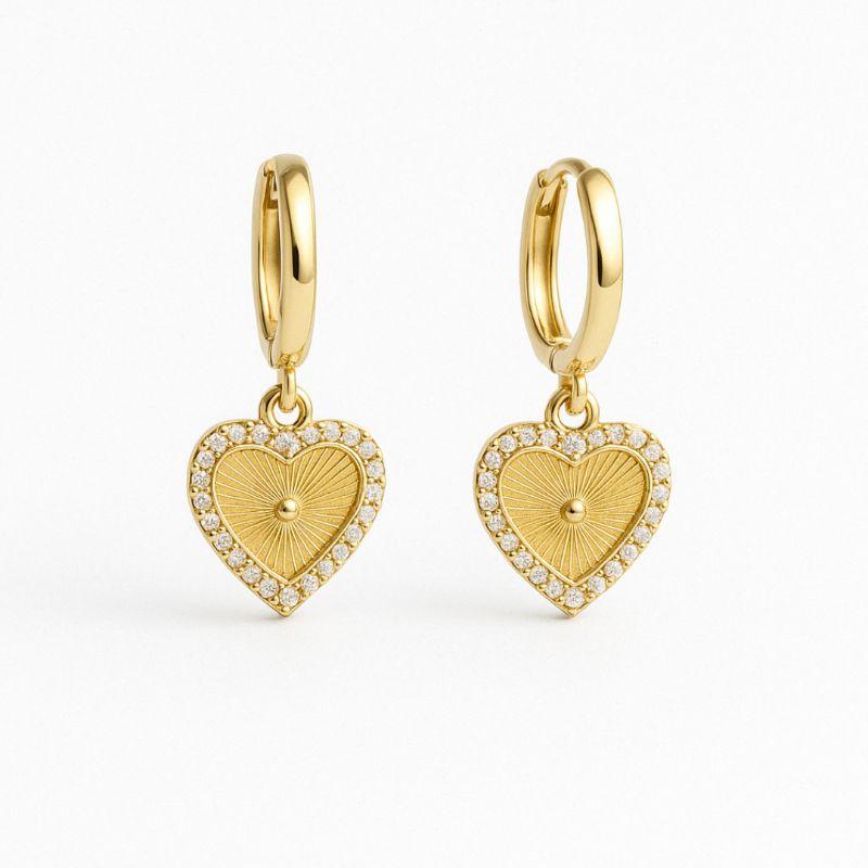 BRINCO ARGOLA DE CORAÇÃO ZIRCONIAS LATERALIZADAS