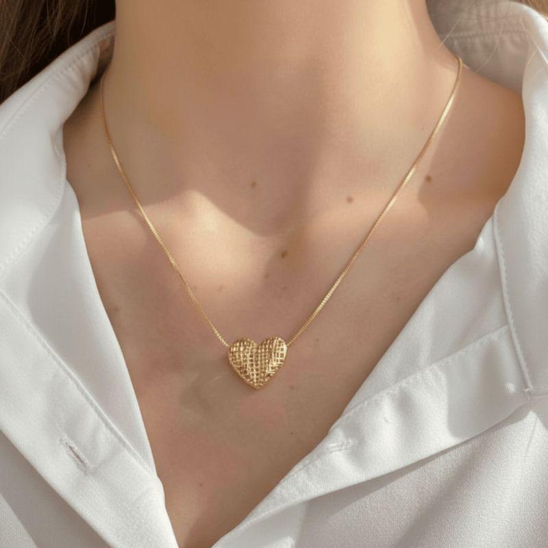 Colar Coração Esculpido Best Seller 45cm Banho Ouro 18k