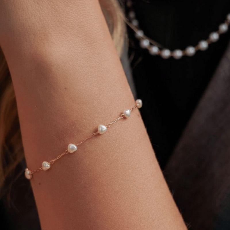 Pulseira Pérola de Coração Wine Delicada Banhada a Ouro 18k