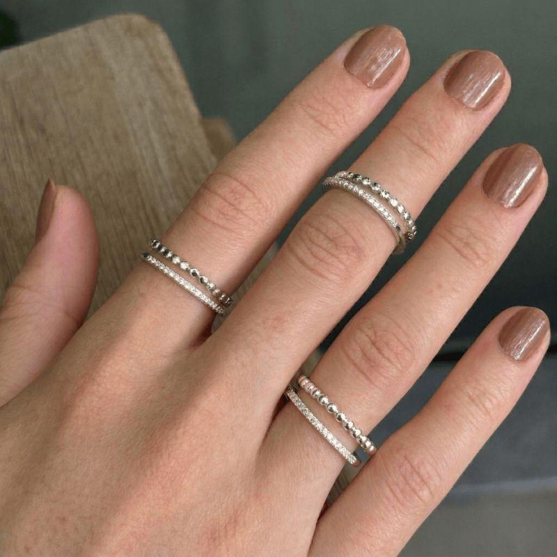 Anel Duplo Esferas e Meia Aliança Ajustável Banhado a Ródio Branco