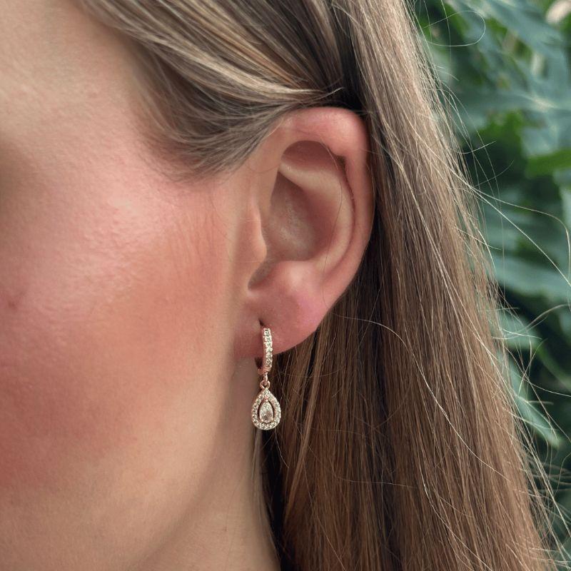 Brinco Argola com Pingente Gota Microzircônias Cristal Banhado a Ouro 18k