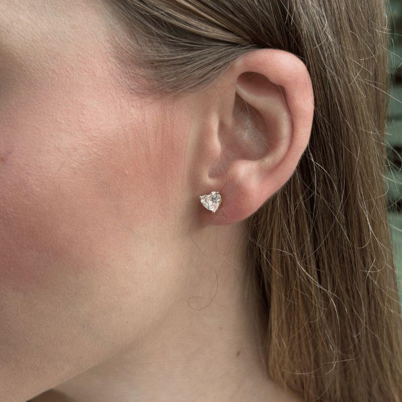 Brinco Coração Zircônias Cristal Banhado a Ródio Branco