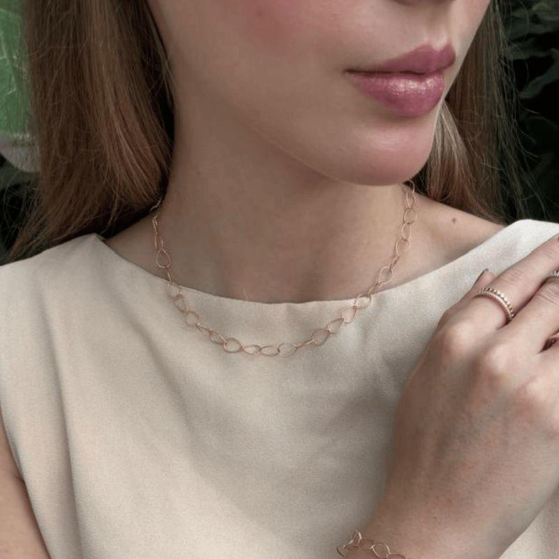 Choker de Elos Gota Textura Craquelada 40cm Banhada a Ouro 18k