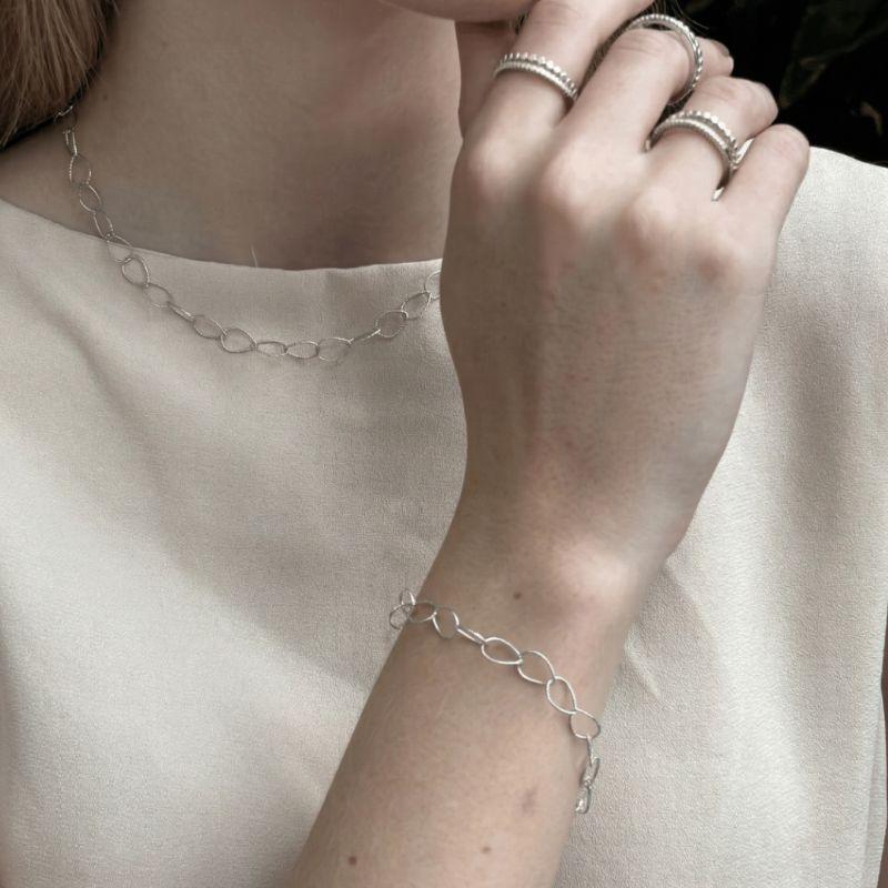 Pulseira de Elos Gota Textura Craquelada Banhada a Ródio Branco