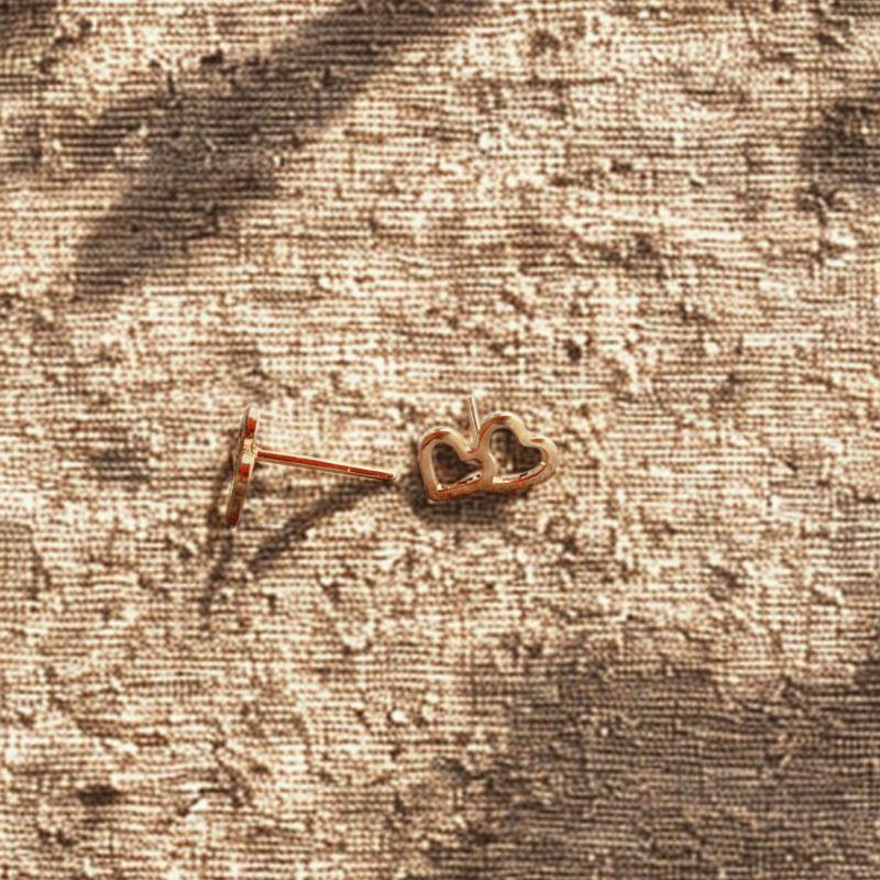 Brinco Coração Duplo Vazado Coleção Aura Banho Ouro 18k