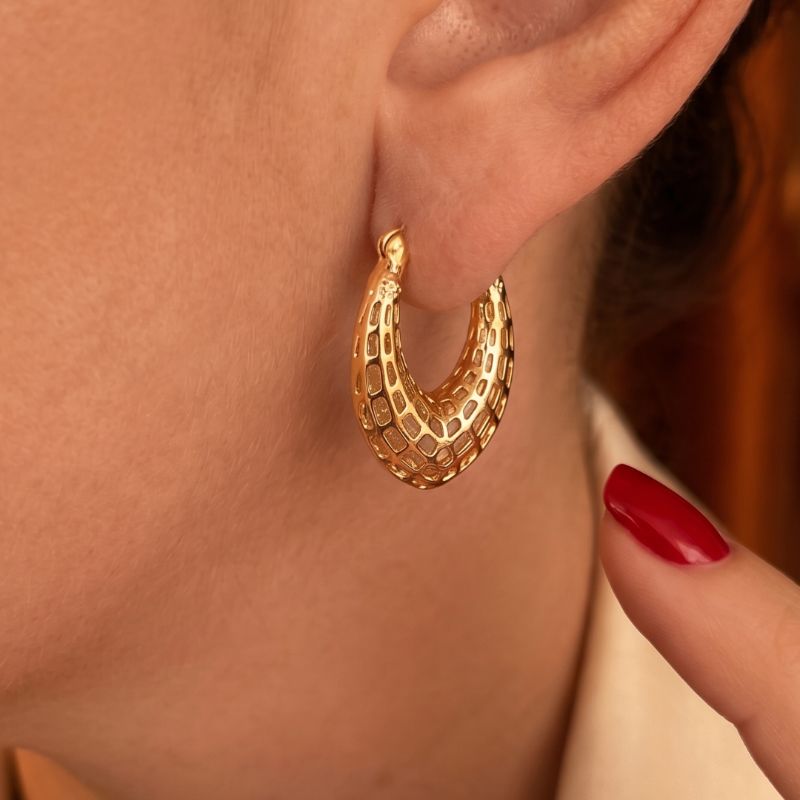 Brinco Argola Esculpida Lisa Florescer Banhado Em Ouro