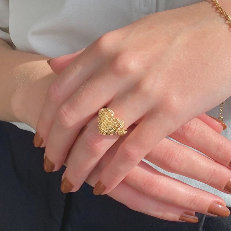 Anel Coração Esculpido Jardim Secreto Banho Essencial Banhado Em Ouro 18k