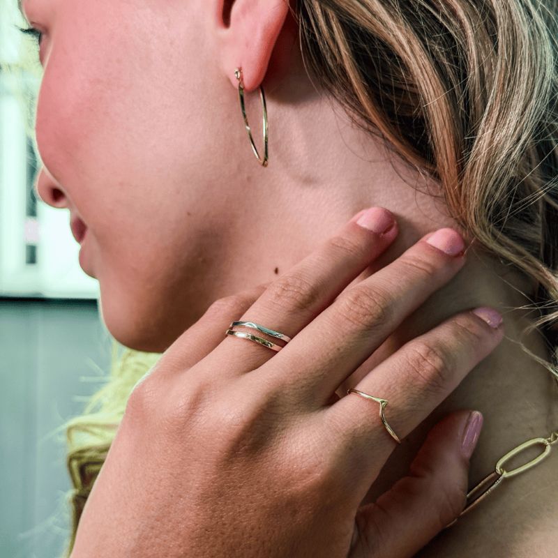 Anel Ondulado De Encaixe Liso Aura Banhado Em Ouro 18k