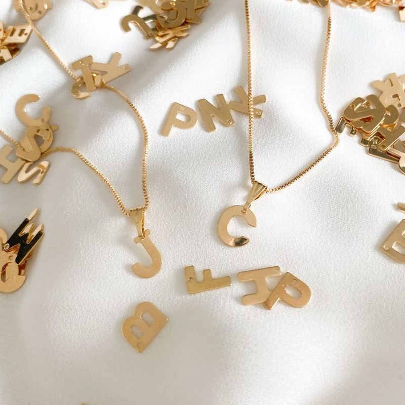 Colar Letra Lisa Essencial Banhado Em Ouro