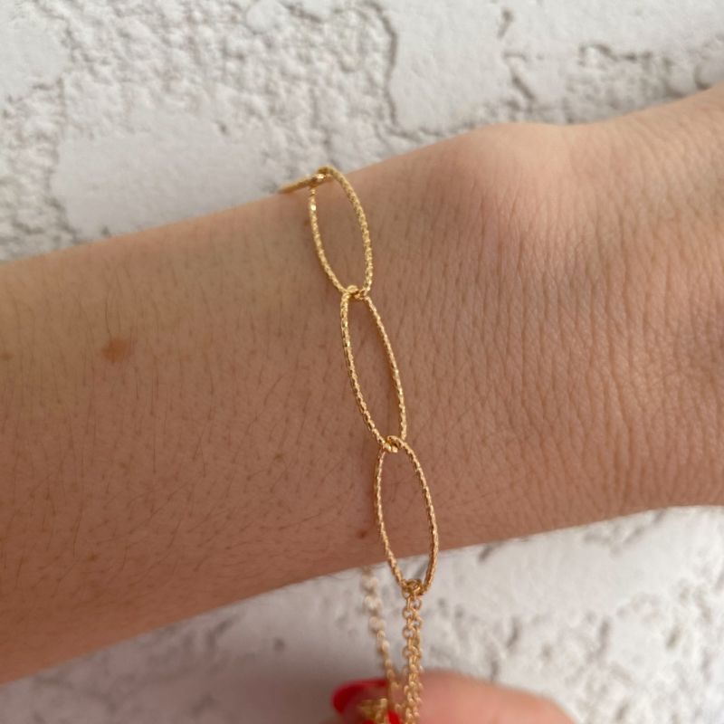 Pulseira Elos Trabalhados Brilhantes Essencial Banhado Em Ouro