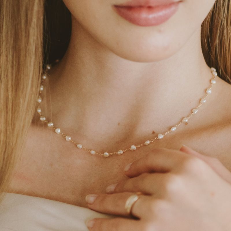 Colar Choker Pérola Coração G Essencial 35CM Banhado Em Ouro