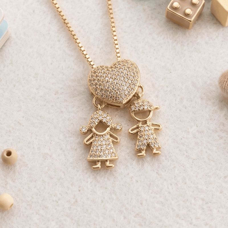 Colar Casal de filhos e coração cravejado zircônias 45cm banhado a ouro 18k
